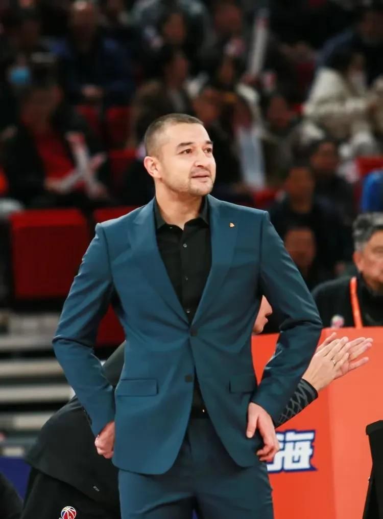 乐鱼体育亚洲官网-北京队在CBA季后赛中打出爆冷，被誉为教练席炸锅