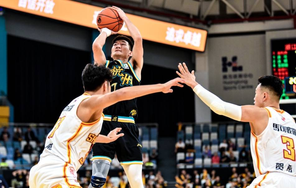 广东队成为本场最大亮点,全国篮球锦标赛瞬间破防,绝杀的简单介绍 广东队成为本场最大亮点,全国篮球锦标赛瞬间破防,绝杀的简单介绍