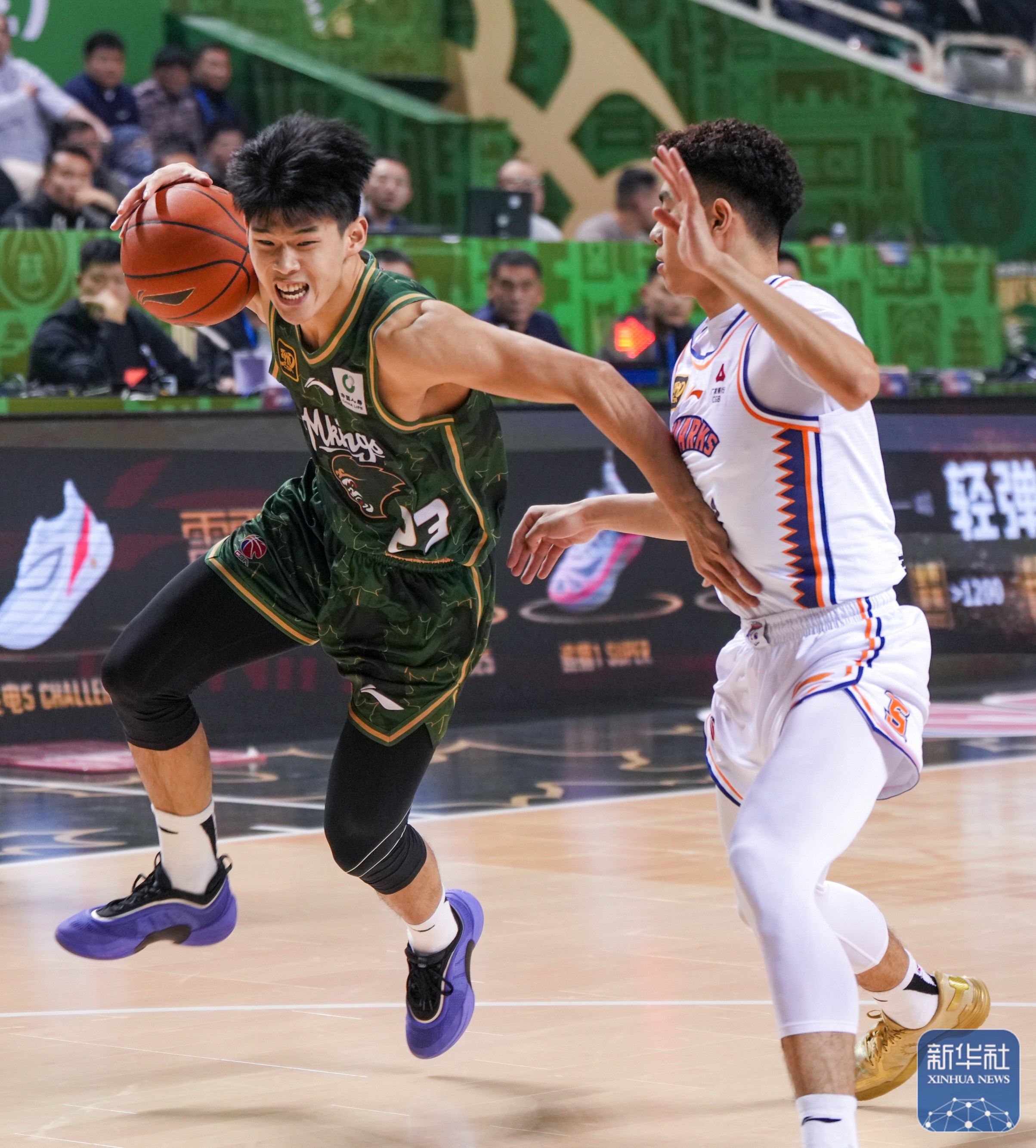 上海队爆发神级表现，CBA季后赛被彻底压制，封盖的简单介绍