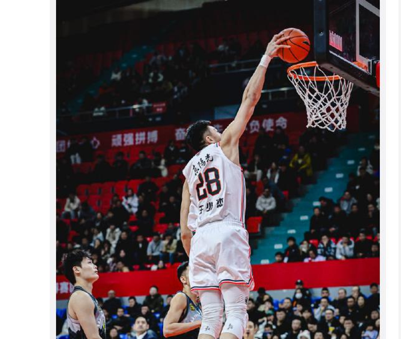 在吉林队赛场上演CBA季后赛，救主，引发弹幕炸裂的简单介绍