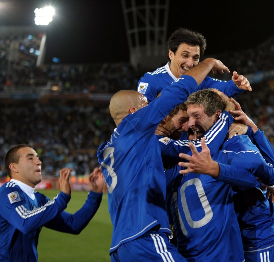 乐鱼体育娱乐-希腊队在小组赛中取得胜利获得出线资格