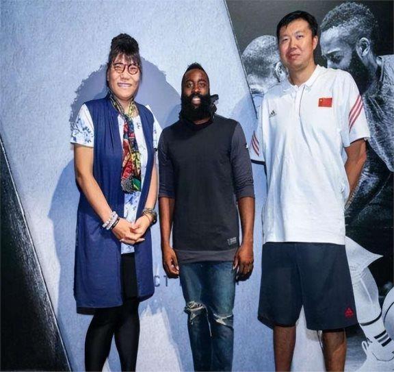 新西兰运动员在比赛中表现出众，荣膺殊荣