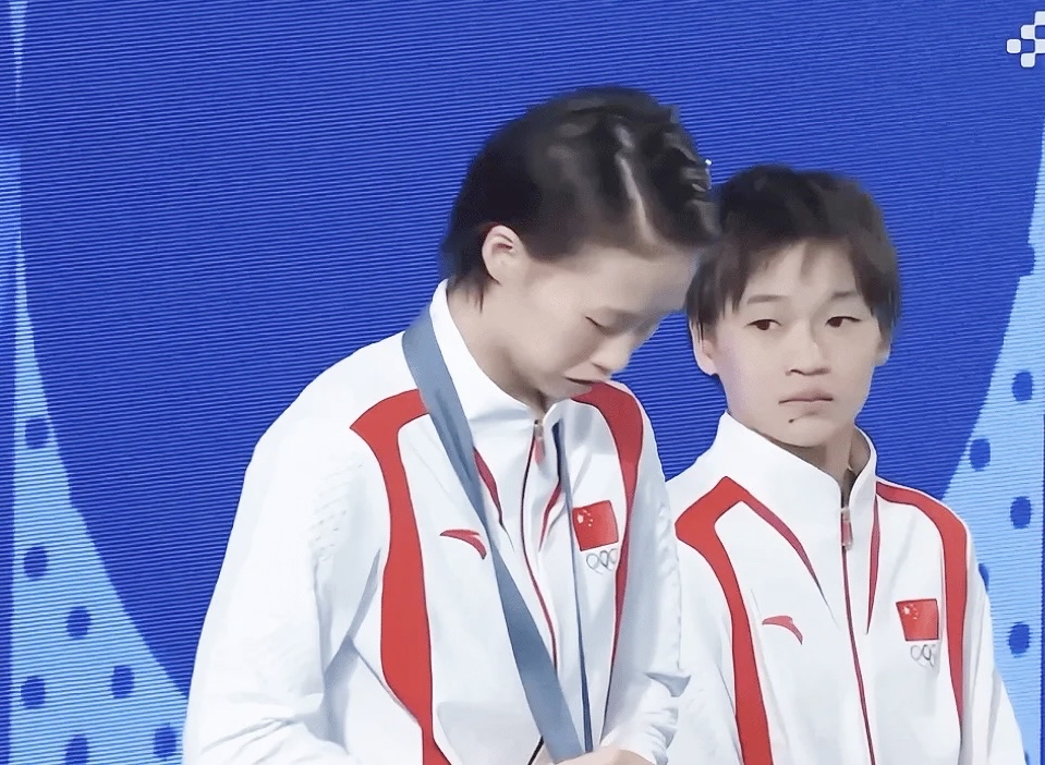 包含夺冠瞬间感人至深,选手泪洒领奖台的词条 包含夺冠瞬间感人至深,选手泪洒领奖台的词条