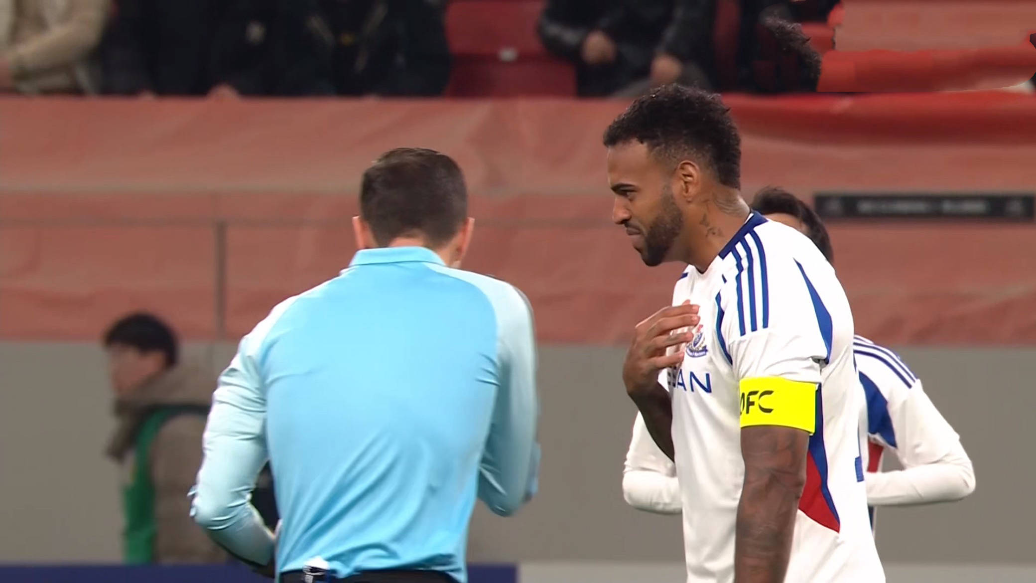 乐鱼体育网页版-上海上港前锋受伤，对球队目标形成威胁的简单介绍