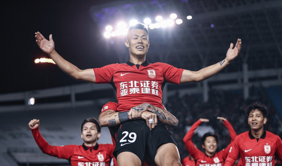乐鱼体育投注-长春亚泰队主场大胜武汉卓尔，彰显实力
