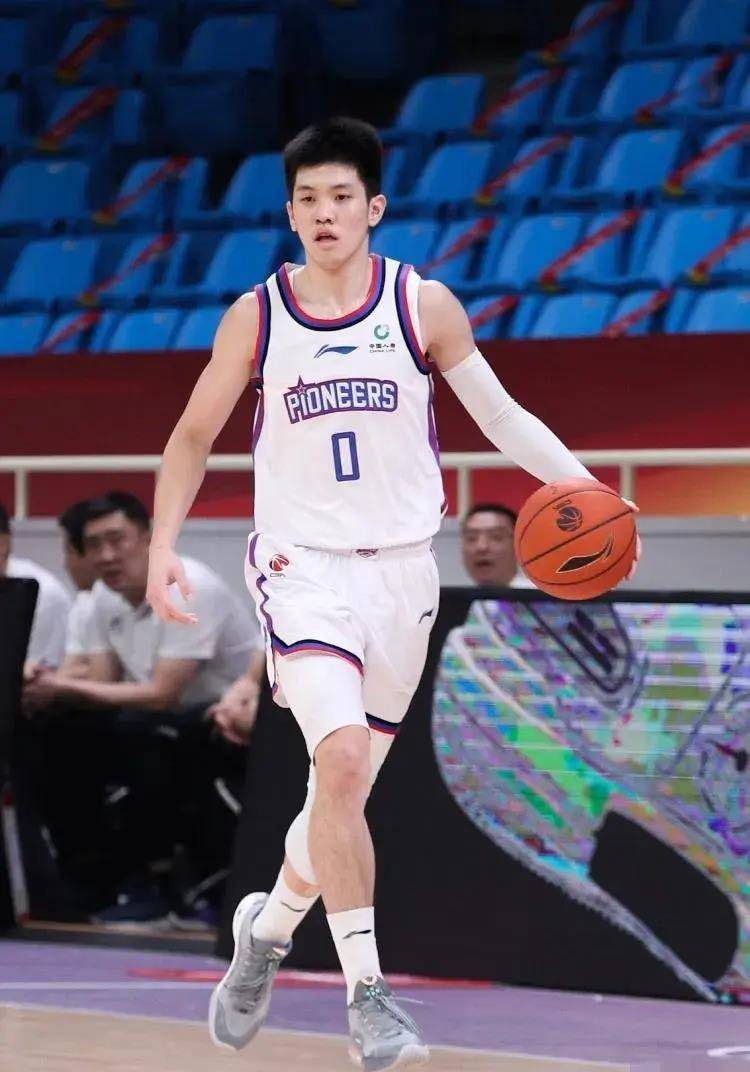 大卫-詹姆斯受邀出任CBA明星赛明星队队长,备战激烈进行的简单介绍 大卫-詹姆斯受邀出任CBA明星赛明星队队长,备战激烈进行的简单介绍