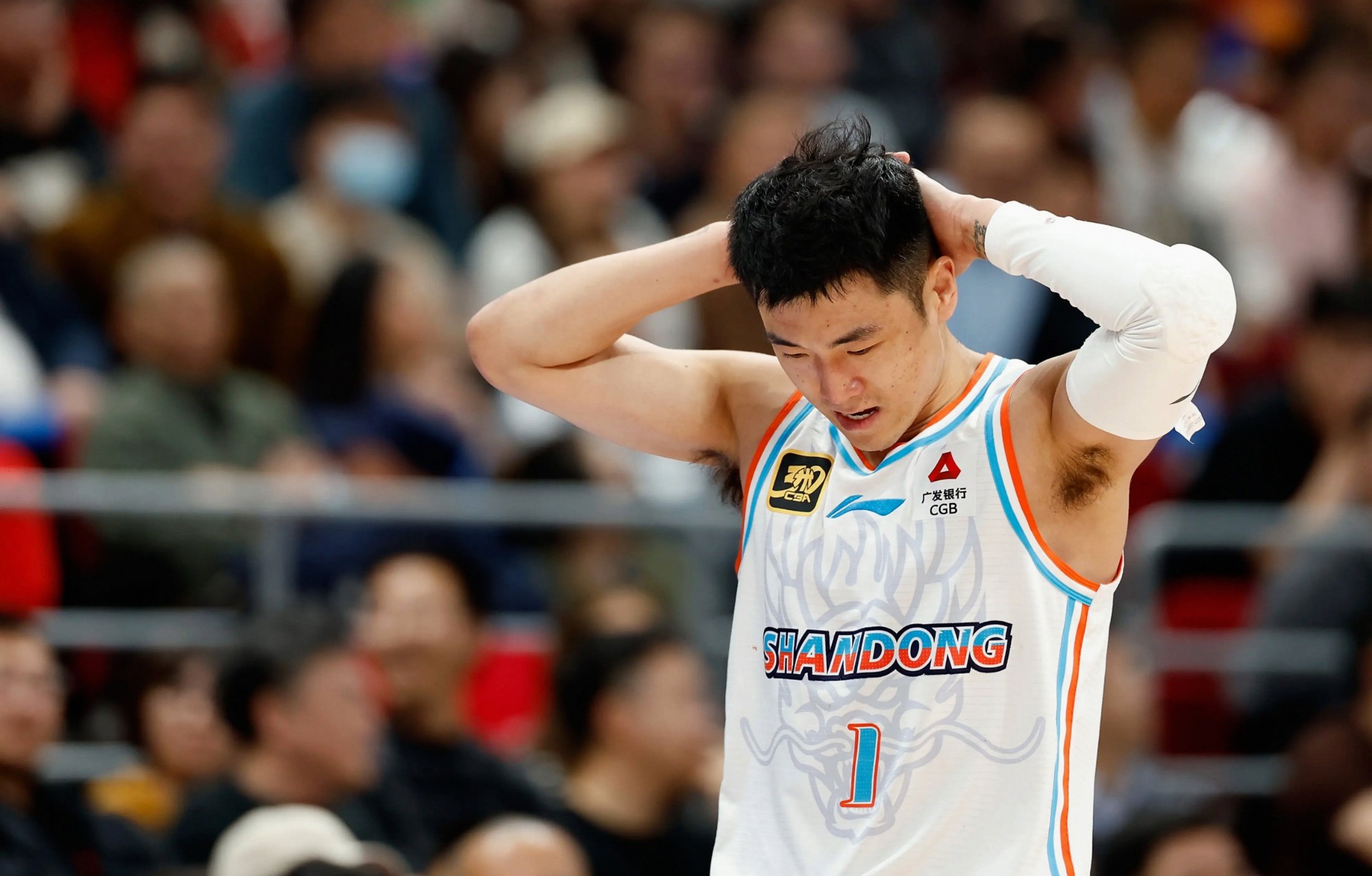 精英篮球运动员实力横扫对手 精英篮球运动员实力横扫对手