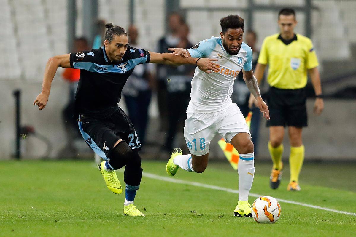 阿尔维斯对阵马赛，球员状态备受关注